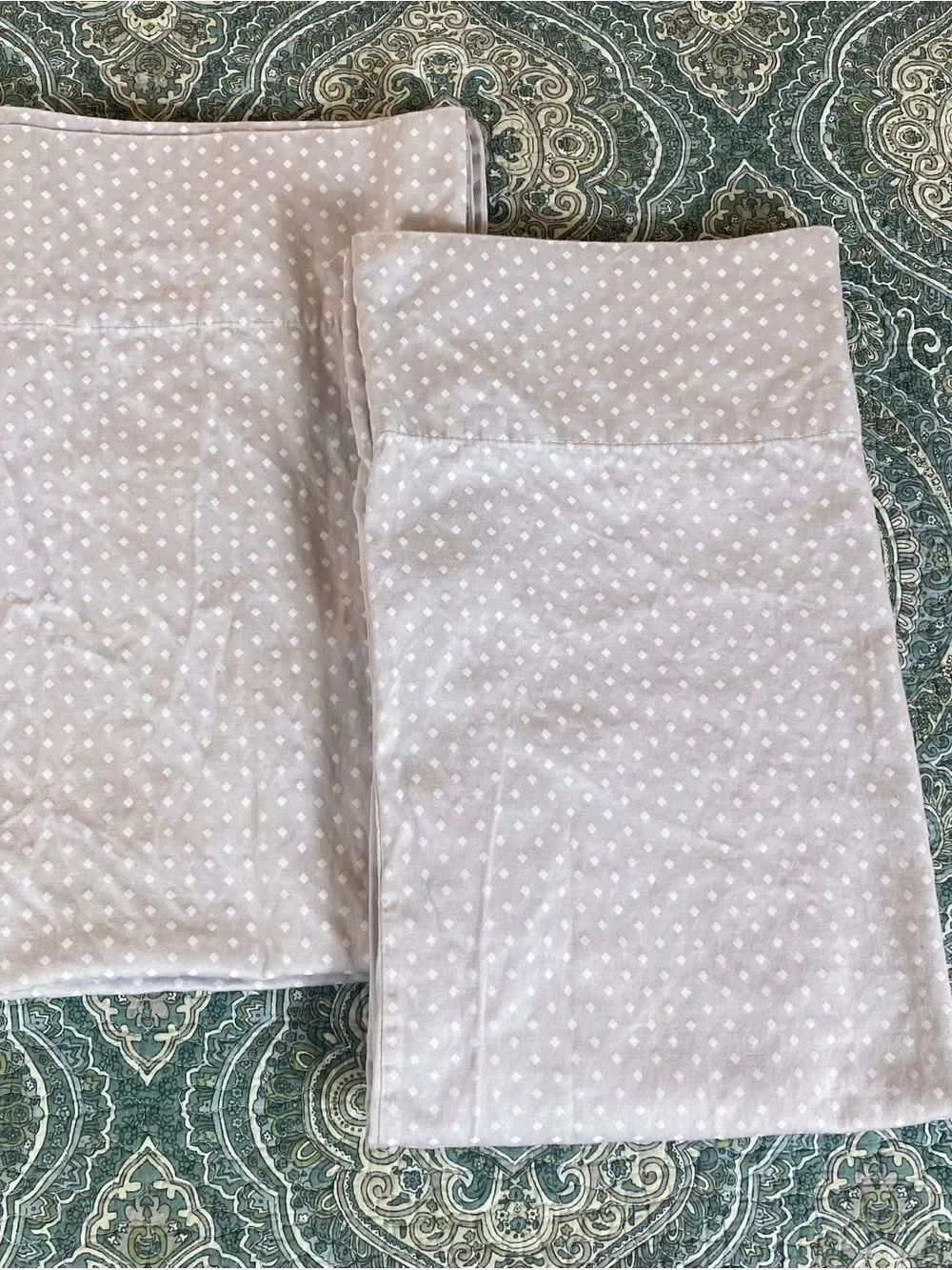 Raymond Waites Artisan Coll. pillow cases Light lavender w white Diamond